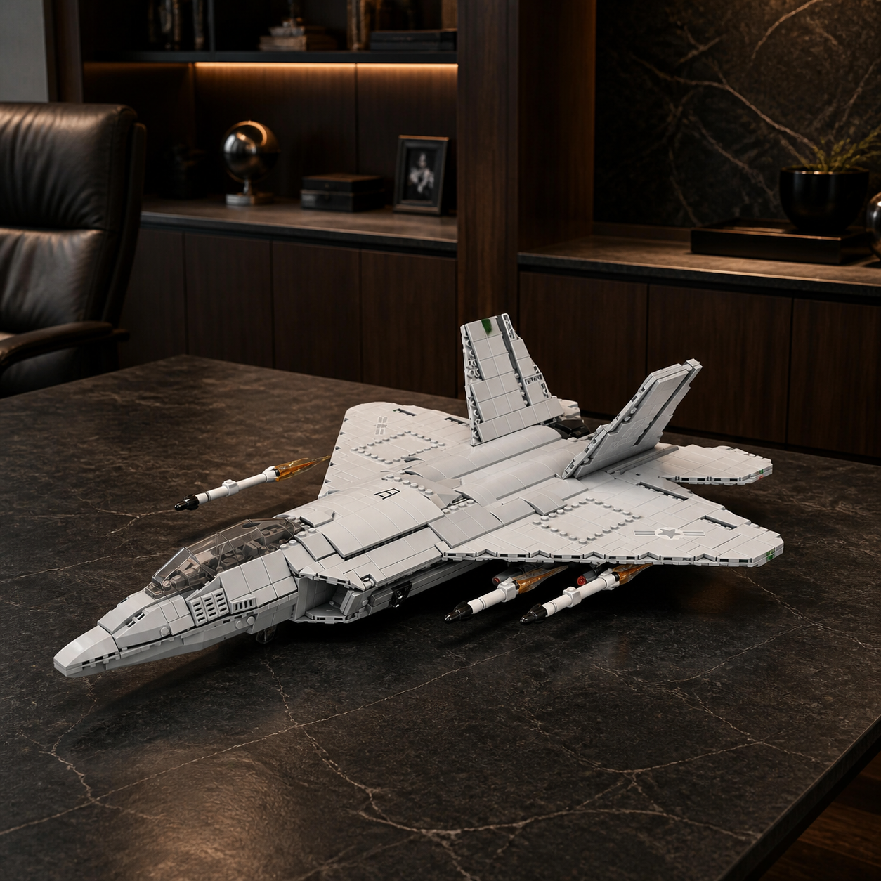 Bausteinmodell eines F-22-Kampfjets in einem dunklen Luxusbüro