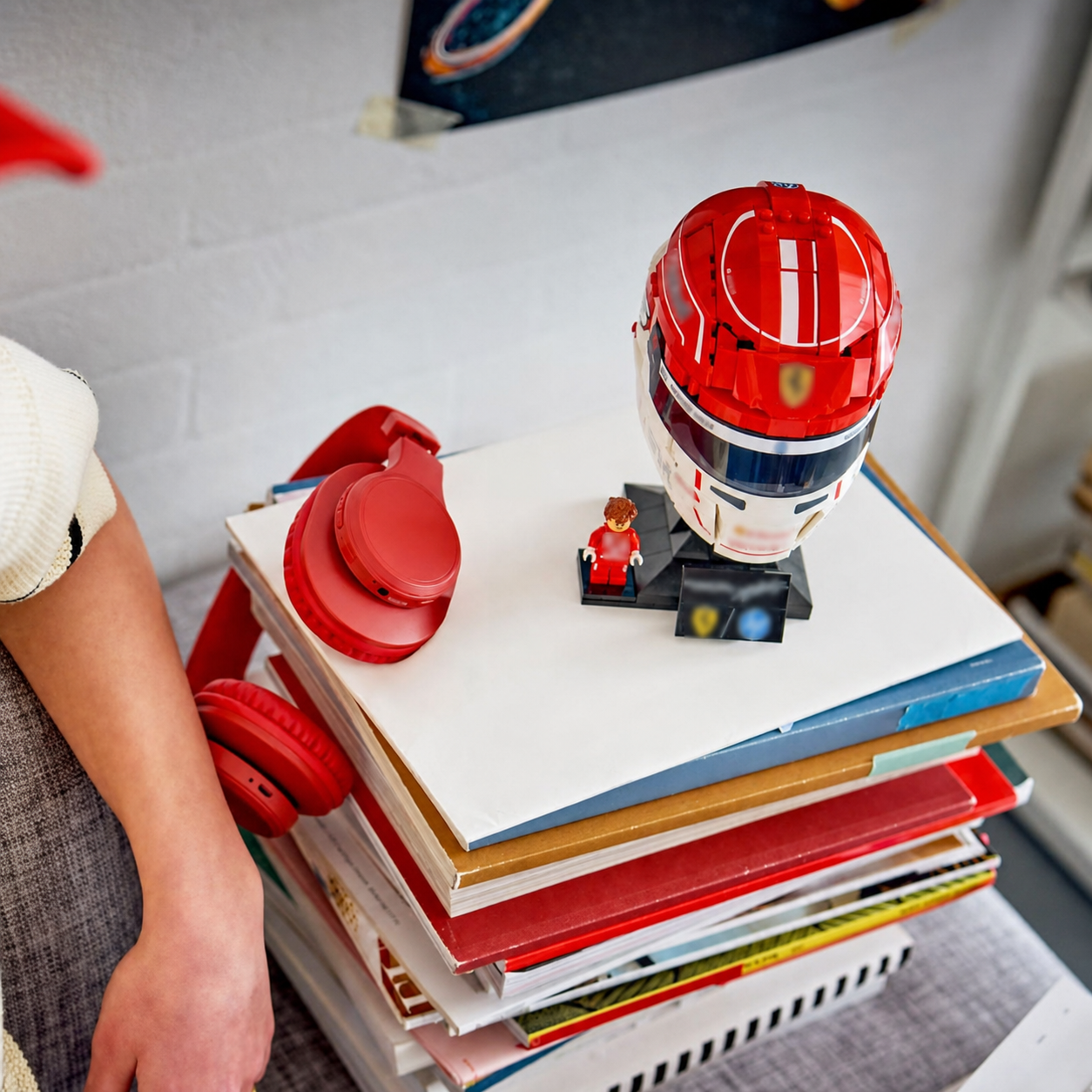 Charles Leclerc Helmet (886 Pcs) - 1:1 ambient gallery image 07