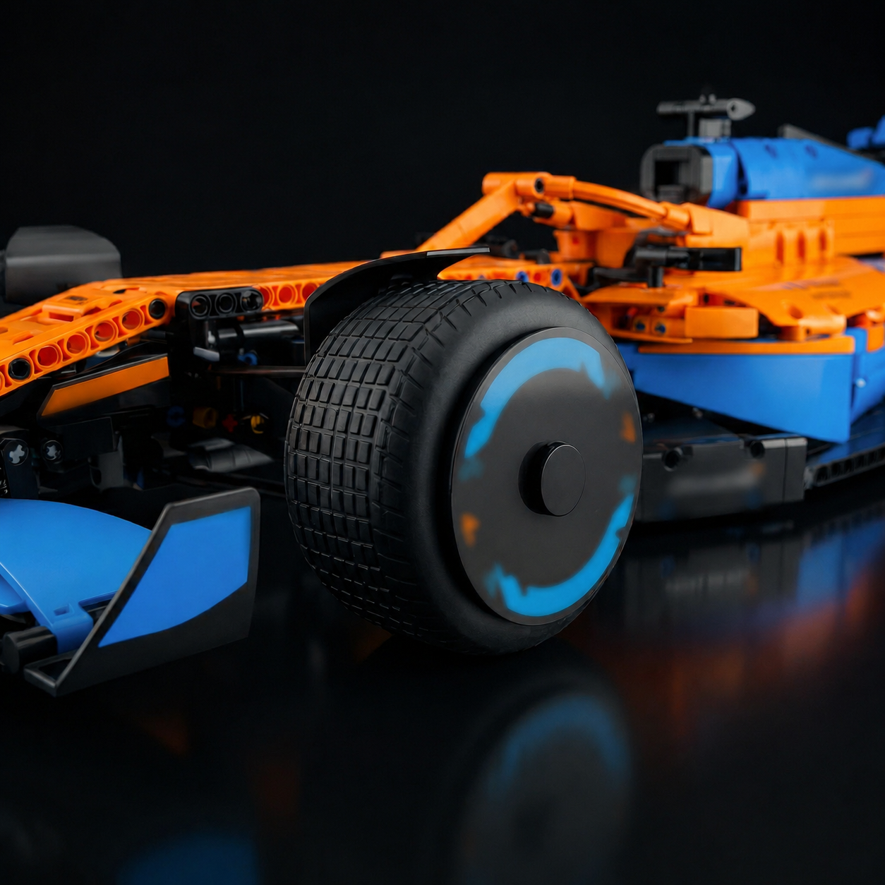 Orangefarbener Rennwagen - Medien 1.png