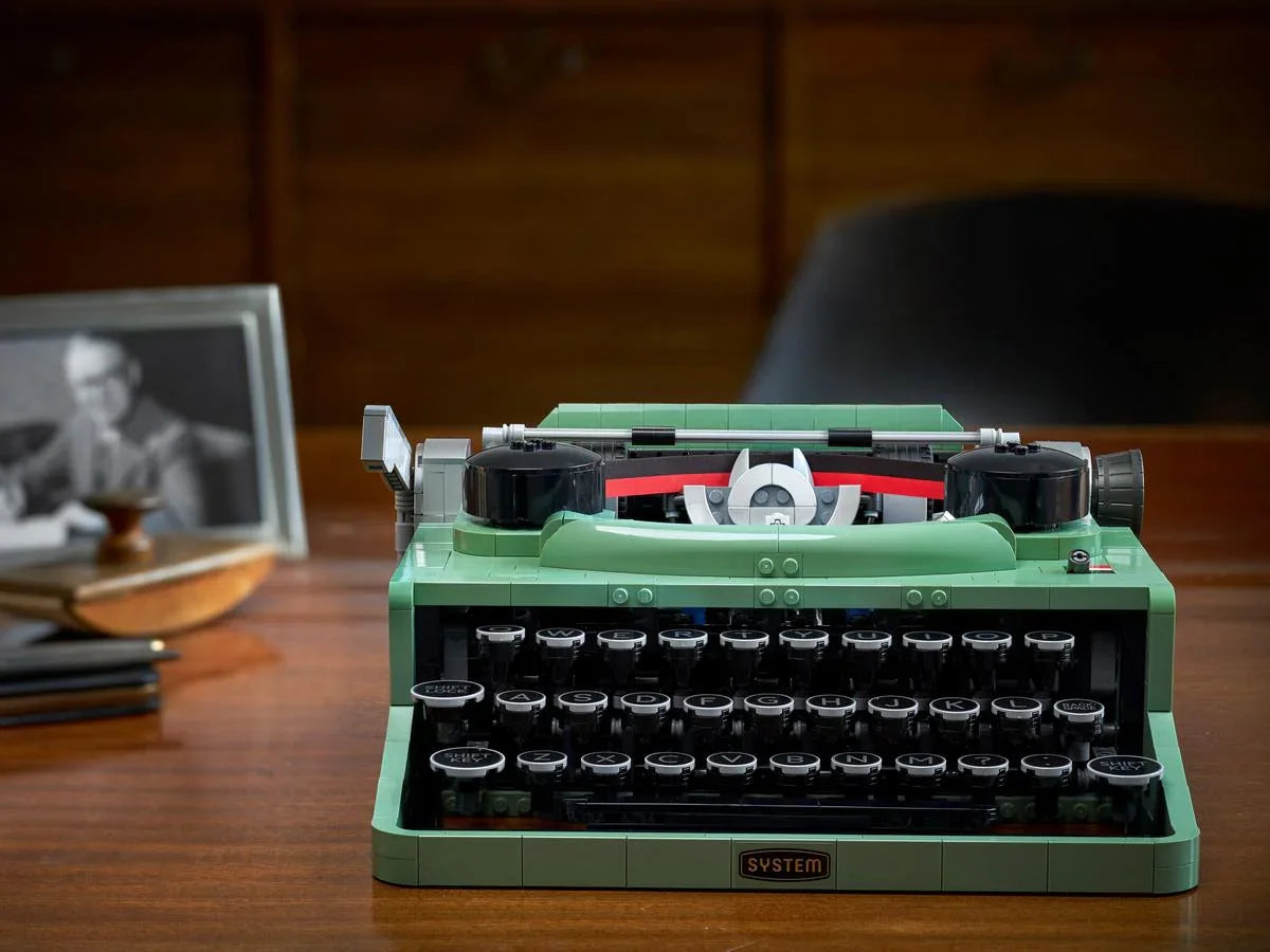 Retro Typewriter (2079 pcs)