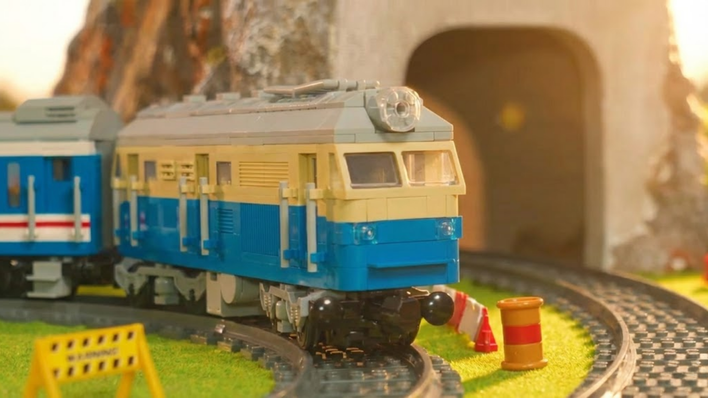 Locomotive diesel télécommandée DF4B (1212 pièces) 