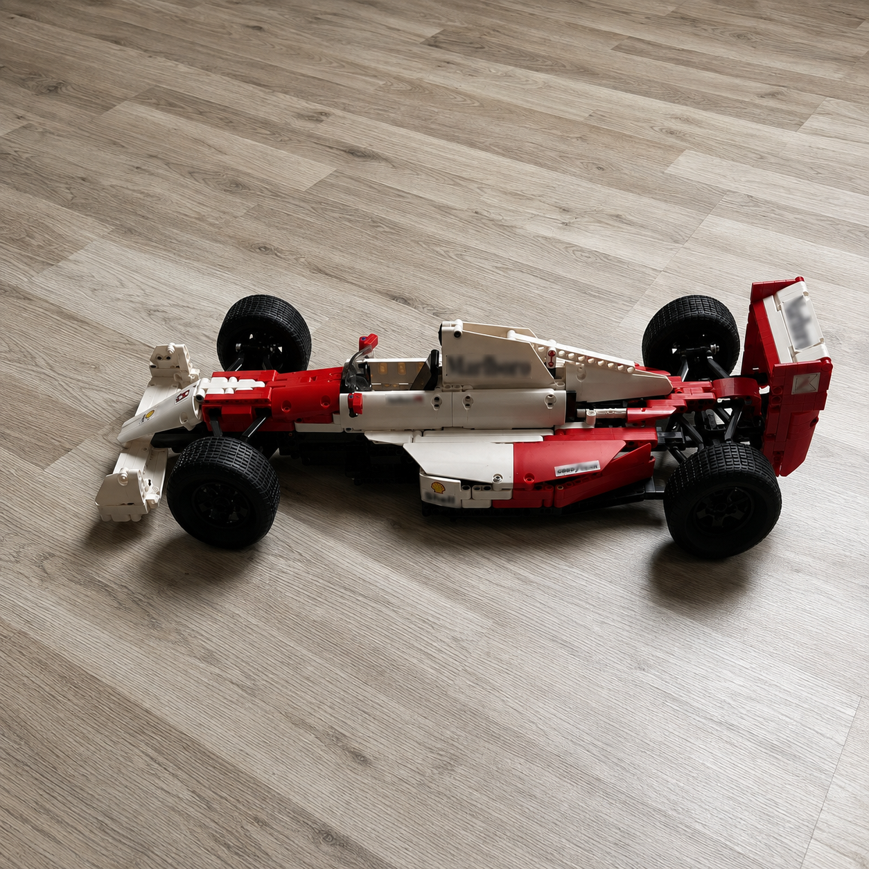 Formula 1 Ayrton Senna (818 pcs) - 1:1 ambient gallery image 5