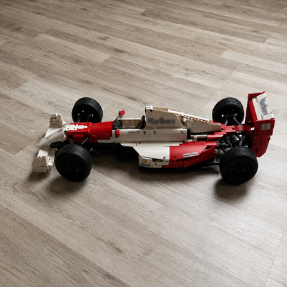Formula 1 Ayrton Senna (818 pcs) - 1:1 ambient gallery image 5