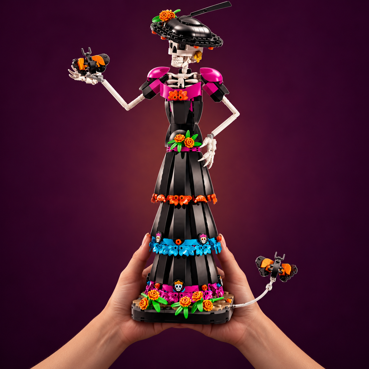 La Catrina (1212 peças): mãos segurando o modelo em escala real.