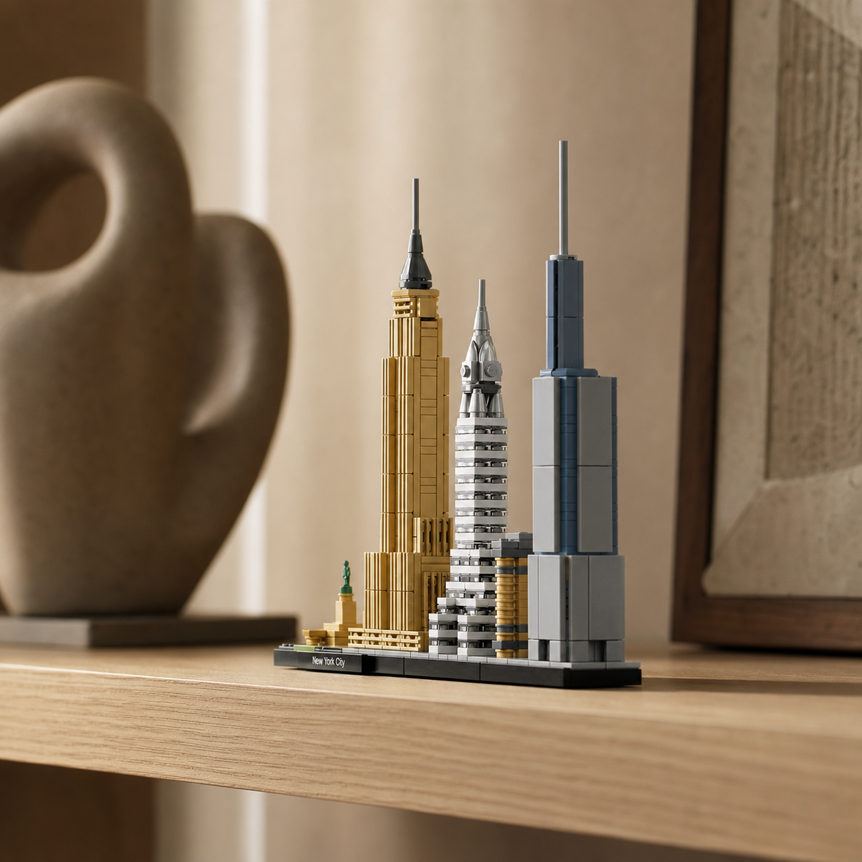 Bakstenen model New York City Skyline op een bleek eikenhouten plank