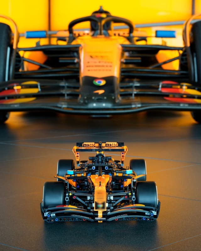 Oranje Formule 1-auto - Beschrijvingsmedia 11