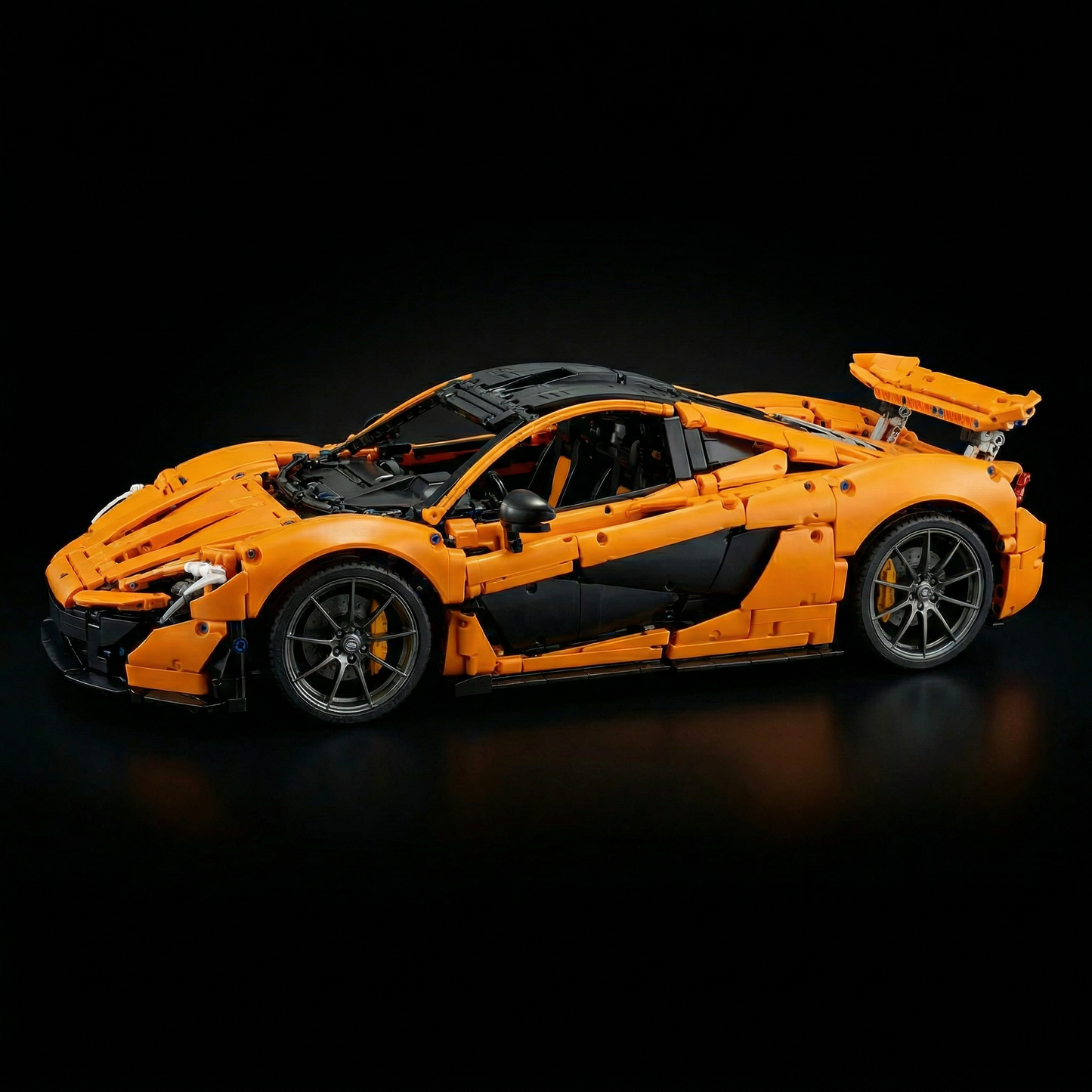 Orangefarbener Sportwagen P1 - Bild 2