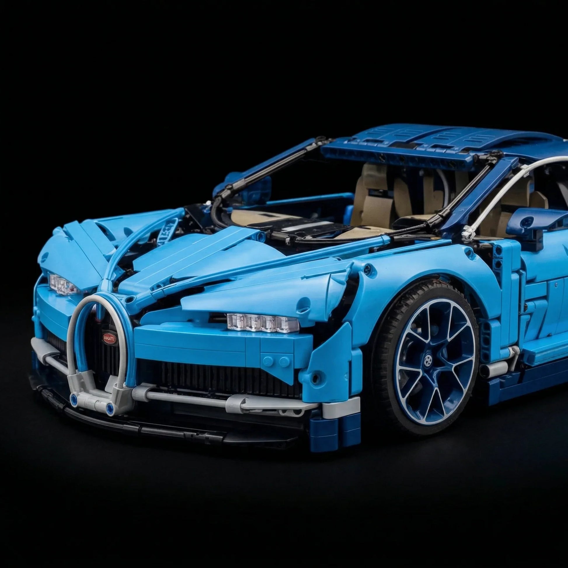 Auto sportiva blu Chiron - Immagine 5