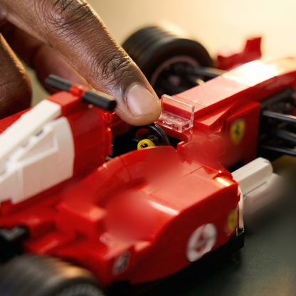 Retro-Rotes Formel-1-Auto - approved-square desc_image_14-spherical-preview.png