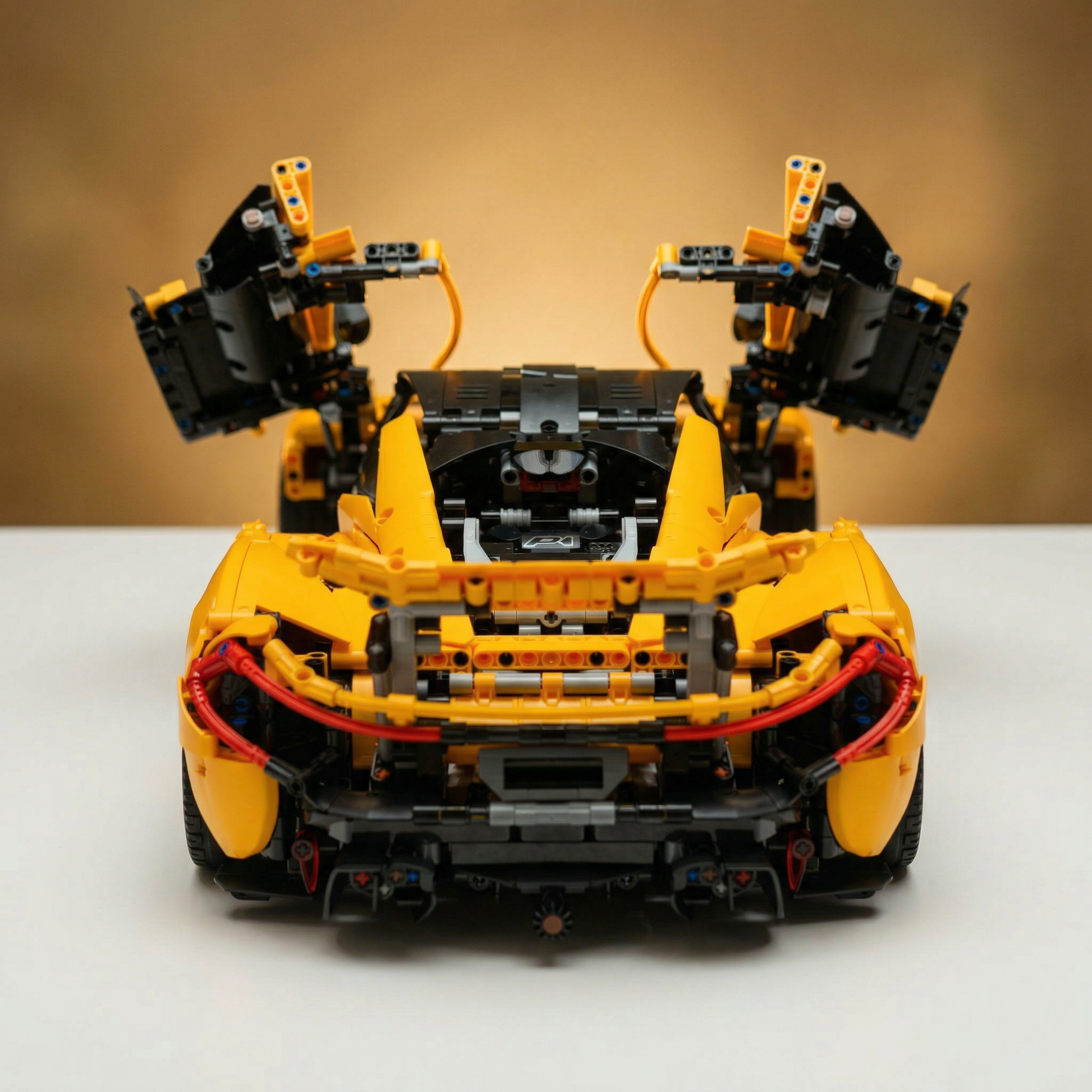 Orangefarbener Sportwagen P1 - Bild 14
