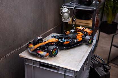 Oranje Formule 1-auto - Beschrijvingsmedia 13