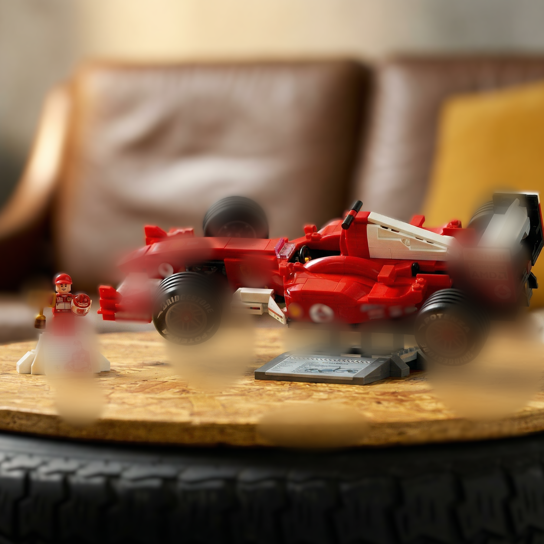 Retro-Rotes Formel-1-Auto - approved-square image_18-spherical-preview.png