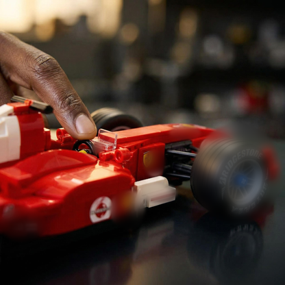 Retro-Rotes Formel-1-Auto - approved-square image_9-spherical-preview.png