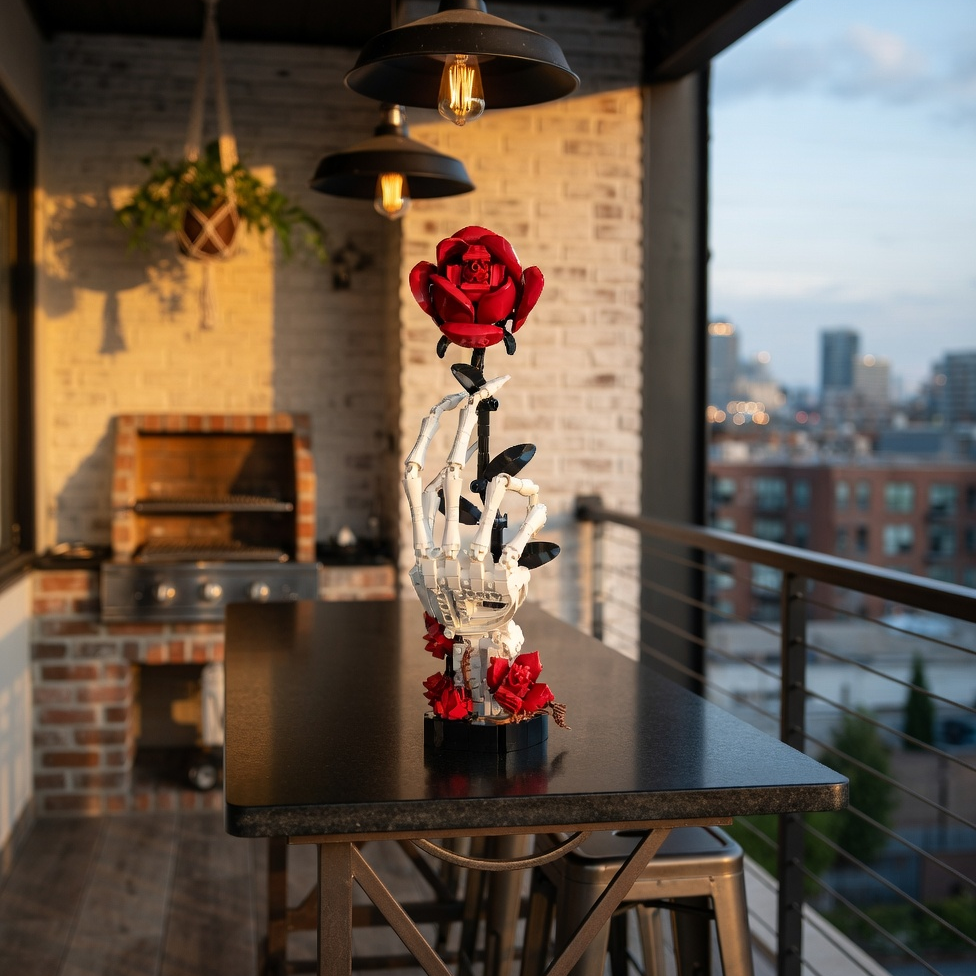 Skeleton Hand With Roses (357 Pcs)