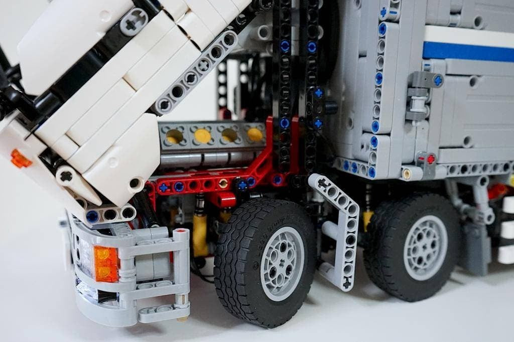 Side-Wing Box Truck (4166 pcs)