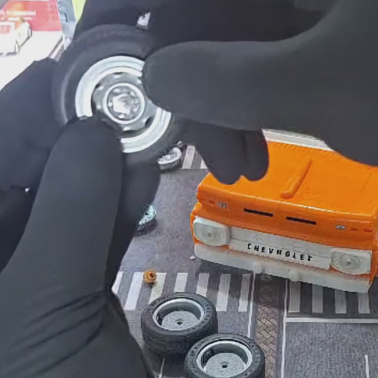 Hot Wheels Custom 62 Chevy Pickup (858 pcs) - Showcase video