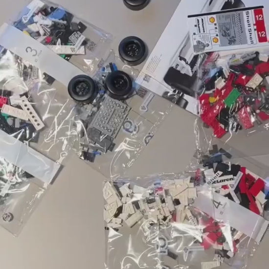 Classic Formula 1 Car MP4/4 - Ayrton Senna (693 Pcs)