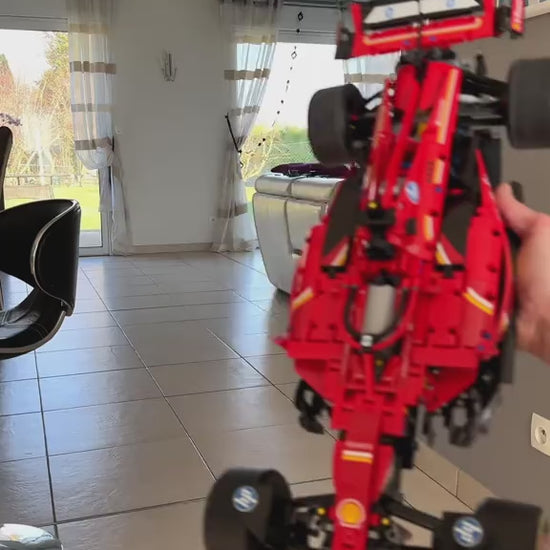 Carro Vermelho de Fórmula 1 - Charles Leclerc (1361 Peças)