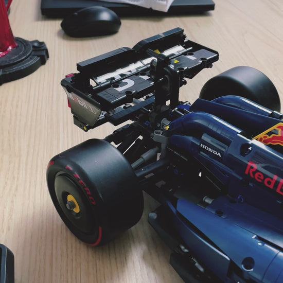 Blue Formula 1 Car RB20 - Max Verstappen (1639 Pcs)