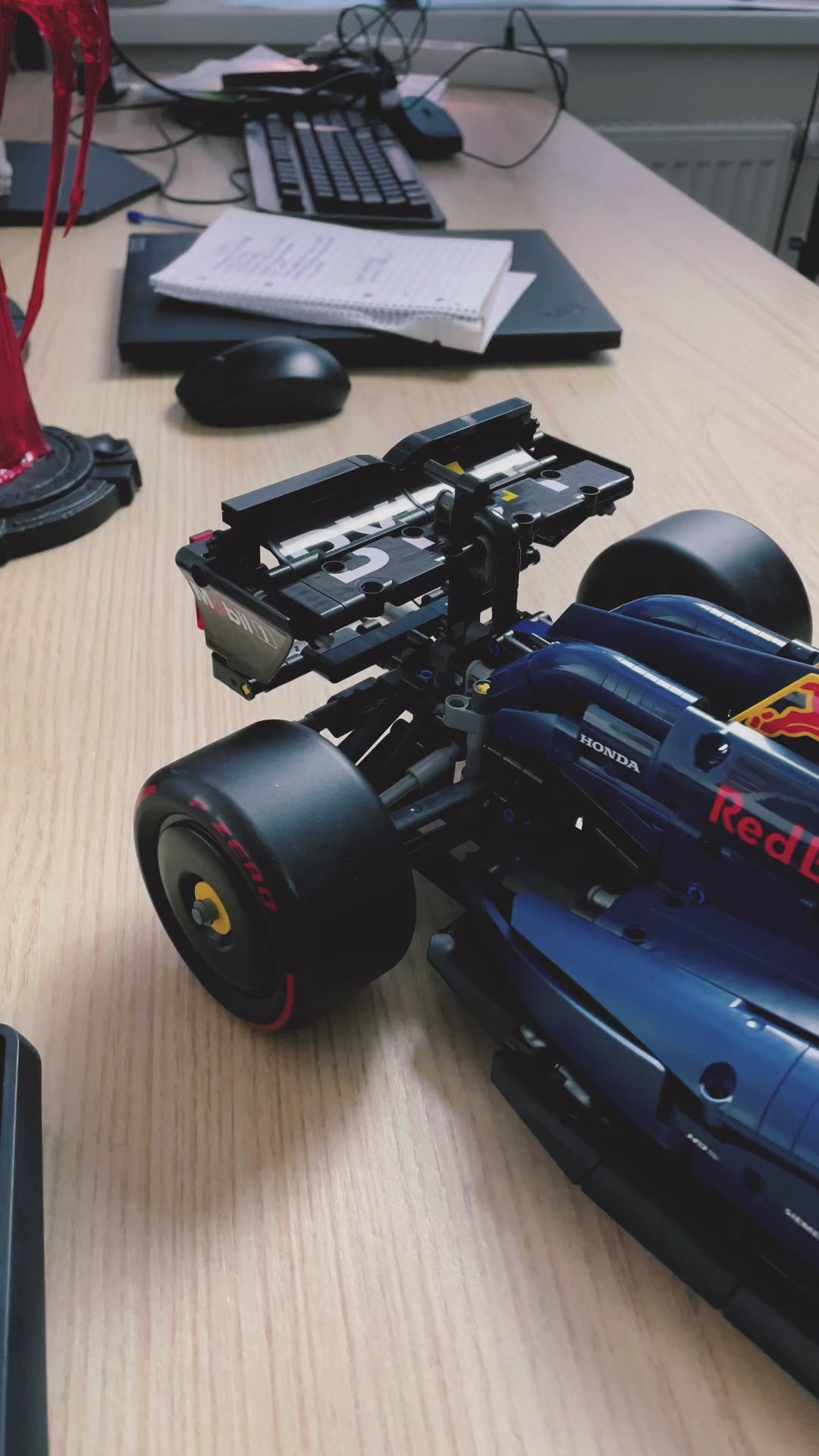 Blue Formula 1 Car RB20 - Max Verstappen (1639 Pcs)