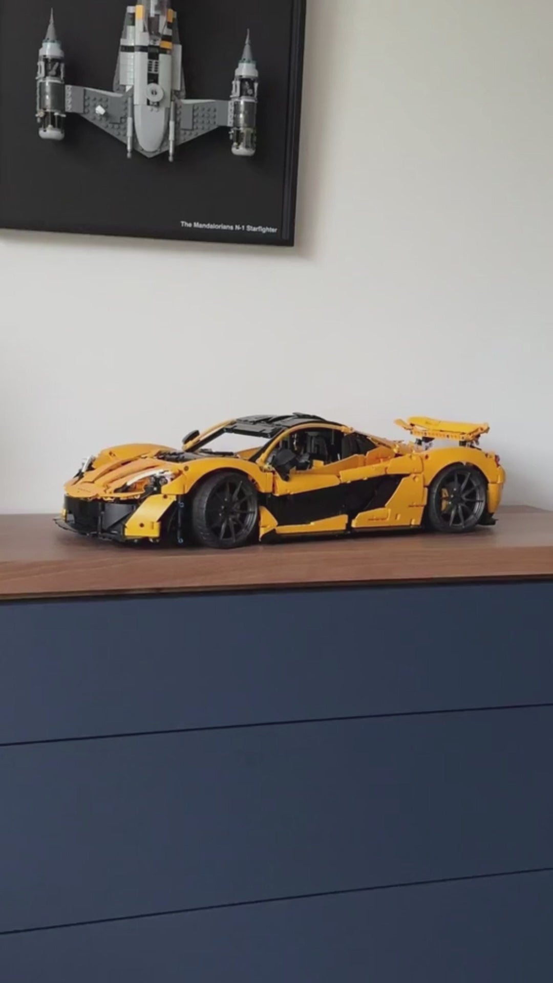 Оранжевый спортивный автомобиль P1 (3893) деталей)