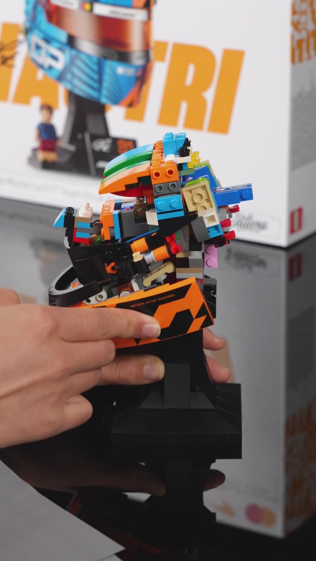 Oscar Piastri Helmet (793 Pcs)