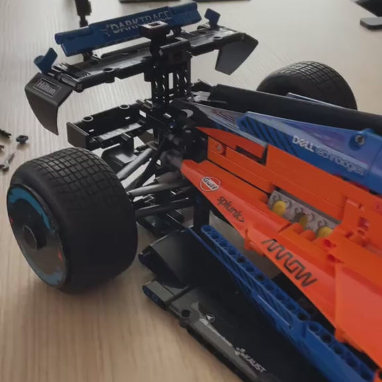 Voiture de course orange (1432 pièces)