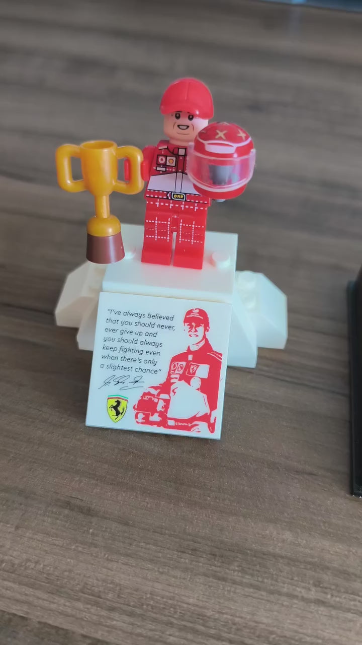 Retro Red Formula 1 Car F2004 (735 Pcs)
